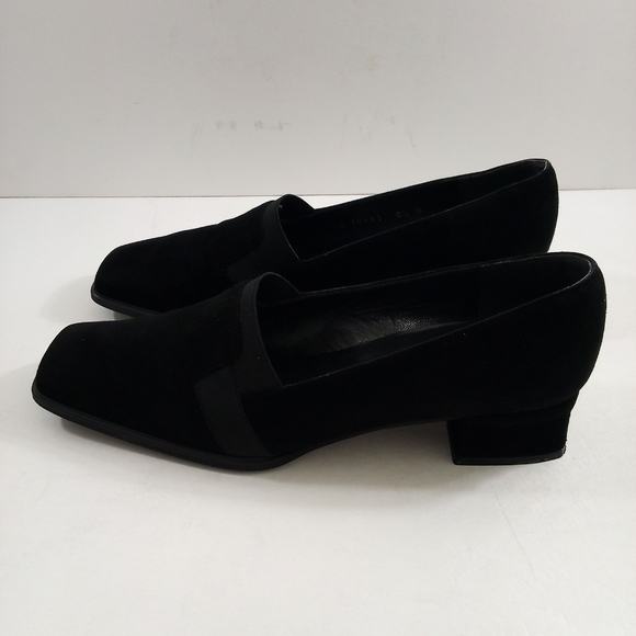 Stuart Weitzman Women 8.5 Black Suede Spanish Pumps - Picture 3 of 8